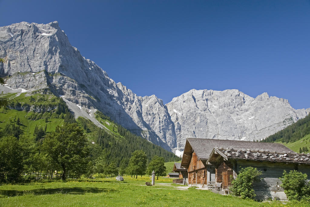 Ferienlandhaus Alpinum เลงกรีส ภายนอก รูปภาพ