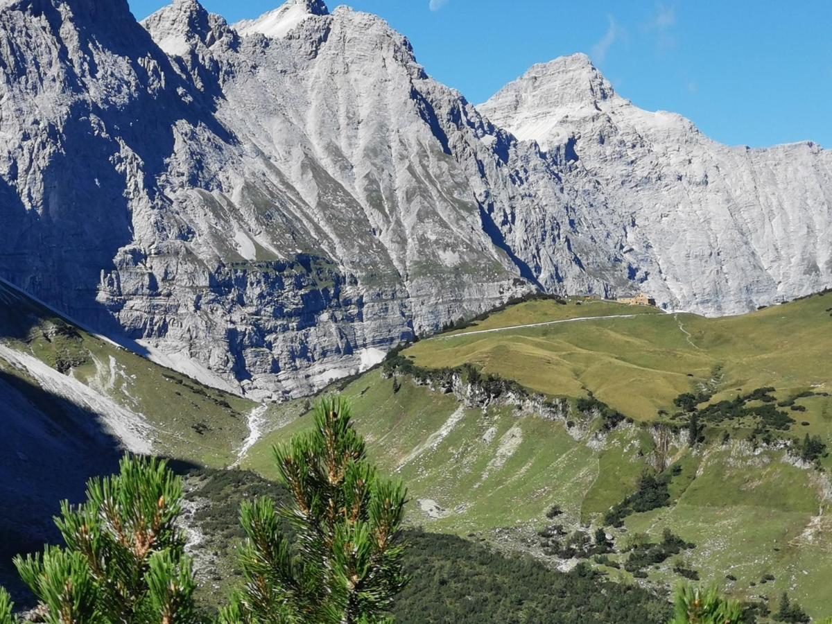 Ferienlandhaus Alpinum เลงกรีส ภายนอก รูปภาพ