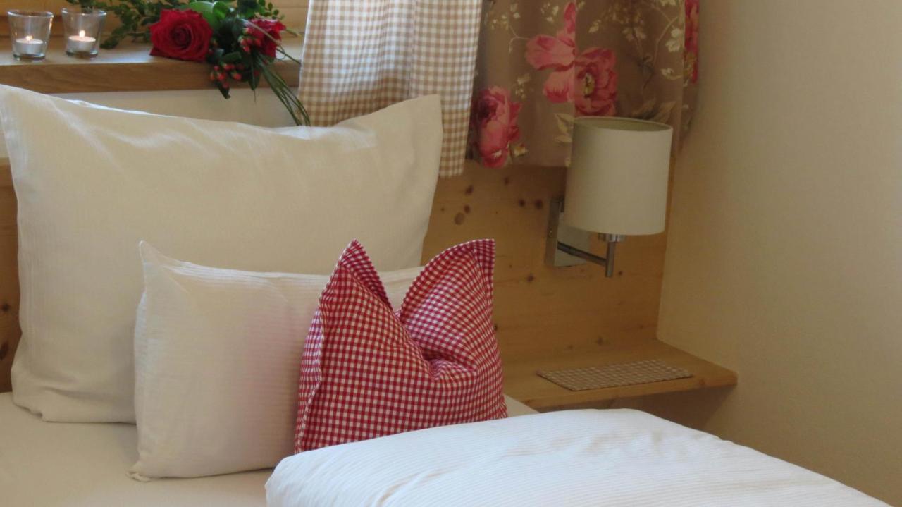 Ferienlandhaus Alpinum เลงกรีส ภายนอก รูปภาพ